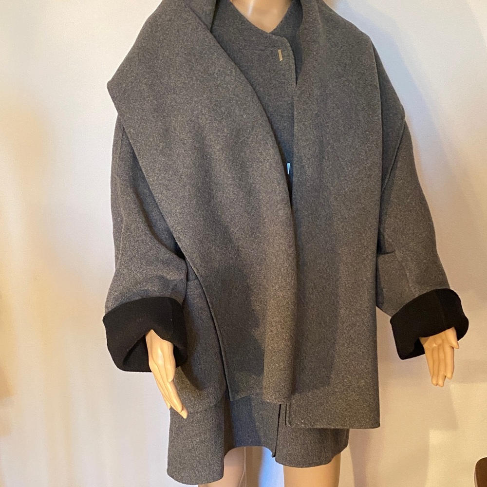Will car coat with detachable scarf, size M to L
